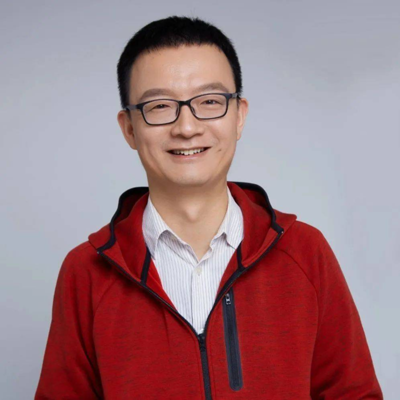 王立铭是浙江大学生命科学研究院教授,1983年生于河南洛阳,毕业于北京大学(学士)、加州理工学院(博士),主要研究领域为能量代谢的神经生物学等。科研之外,他热衷科学传播,著有《生命是什么》等。