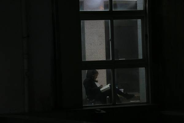 曲阜师范大学内正在备考的学生。图片来源:视觉中国