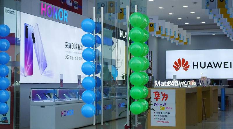 华为和荣耀的线下门店。图片:视觉中国