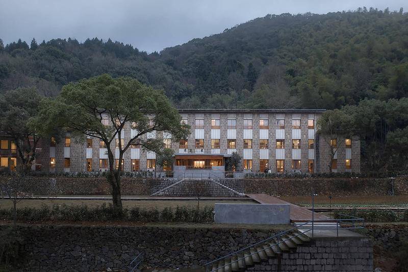 旭可建筑设计的勤勇小学民宿