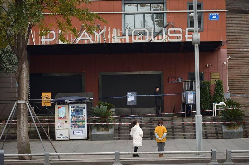 2020年12月8日,成都,位于成华区水碾河的playhouse酒吧已被封闭。图片:CFP