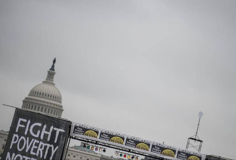 2018年,美国民众在华盛顿特区组织的一场反对贫困集会 图源:AFP