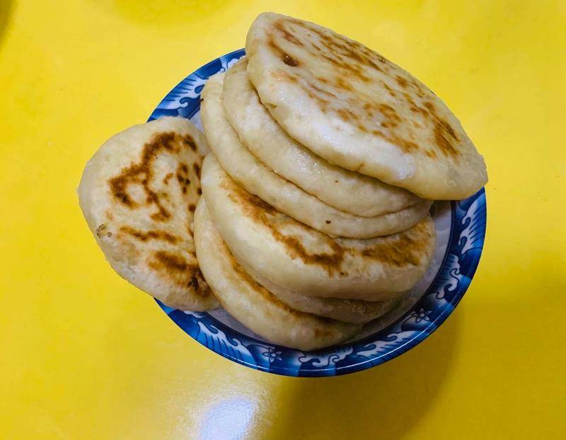 山西传统面食“翻身火烧”/图片由受访者提供