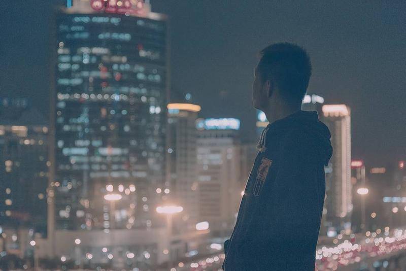 互联网正在给年轻人带来新的工作模式。图源:视觉中国