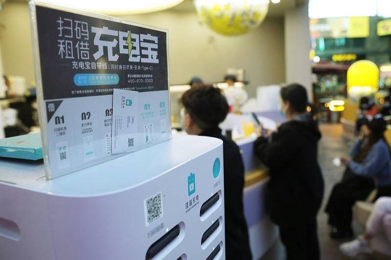 在用户增长逐渐趋缓的情况下,共享充电宝只能通过涨价来得到新的收入。图片:CFP