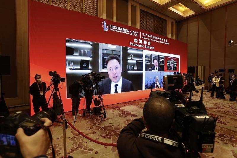 马斯克在中国发展高层论坛经济峰会上发言 图片:CFP