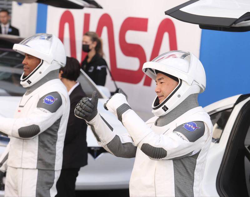 2020年11月,日本宇航员野口聪一即将登上SpaceX猎鹰9号火箭。