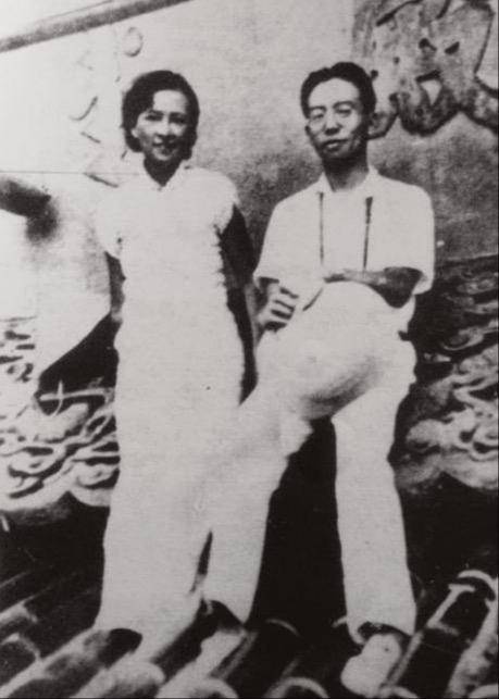 林徽因和梁思成站在天坛宝顶,林徽因是第一个登上天坛宝顶的女性