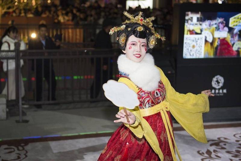 大唐不夜城的不倒翁小姐姐。来源:视觉中国