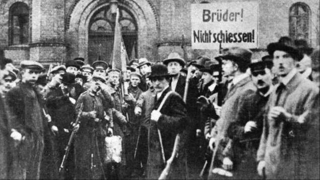 1918年“十一月革命”,不仅结束了德国的君主制,也削弱了教会的力量。