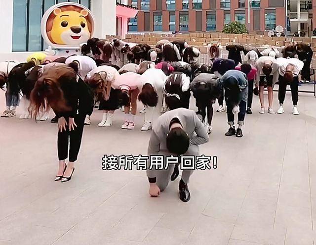 今年3月,辛巴复播拍摄的短视频 图源/快手