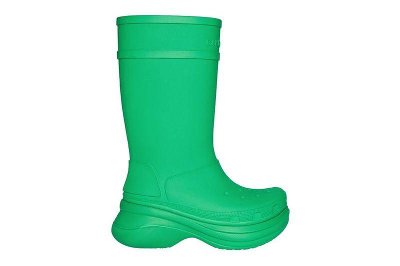 巴黎世家和Crocs同期推出的厚底雨靴