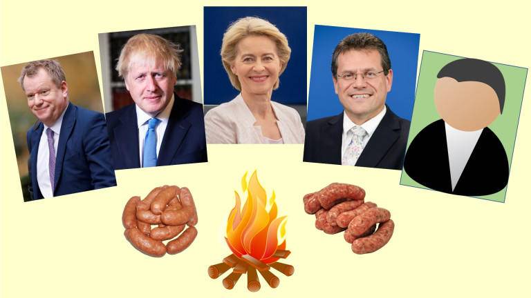 参与“香肠大战”的几位关键人物:英国脱欧谈判代表弗洛斯特、英国首相约翰逊、欧盟主席冯德莱恩、欧盟委员会副主席谢夫乔维奇(从左到右)。图源:网络