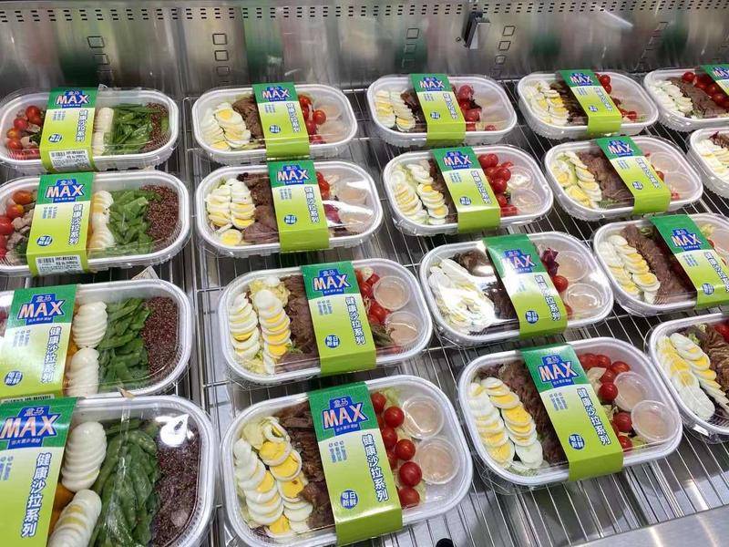 盒马的熟食区域(图源自作者)
