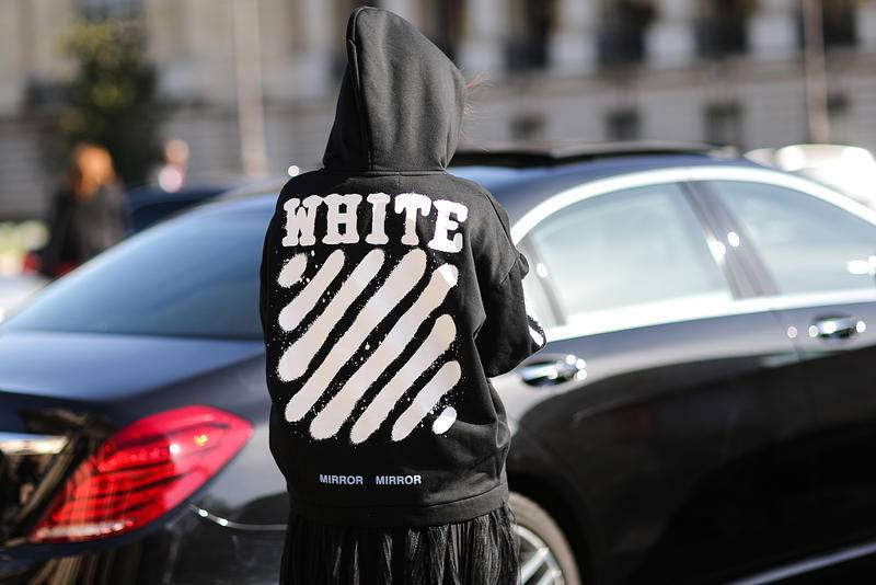 Off-White的标志性Logo(图源自视觉中国)