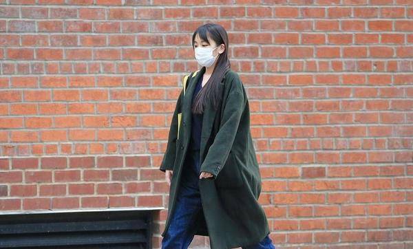 逃离日本皇室却逃离不了镜头,真子公主在注视下开始新生活