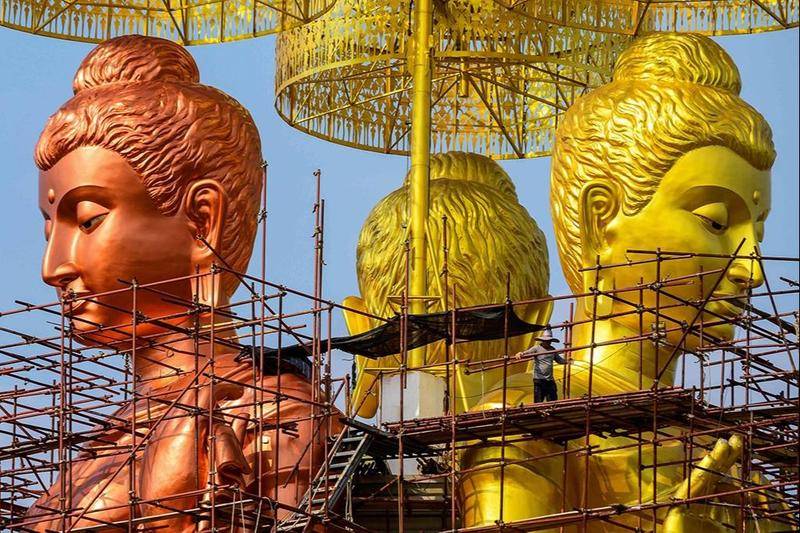 每日相册 内华达山上空现罕见巨大飞碟云 餐厅推出24k可食用金箔汉堡