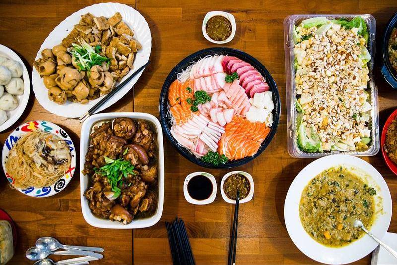 自己动手做一顿年夜饭也不错。