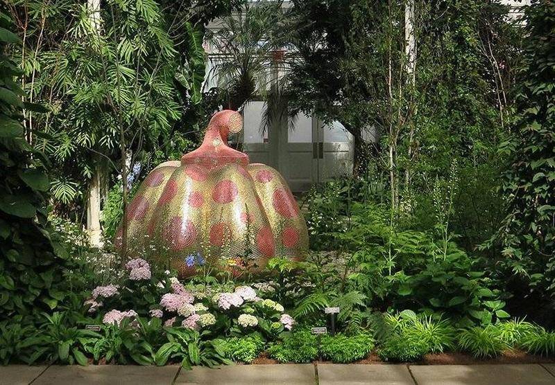 草间弥生作品占领纽约植物园 但人们为什么迷恋这些南瓜和圆点