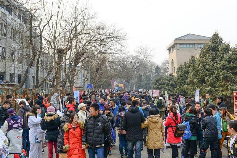 北京大学社团招新。图片来源：视觉中国