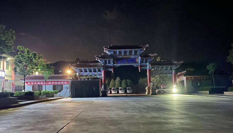 陵园门口