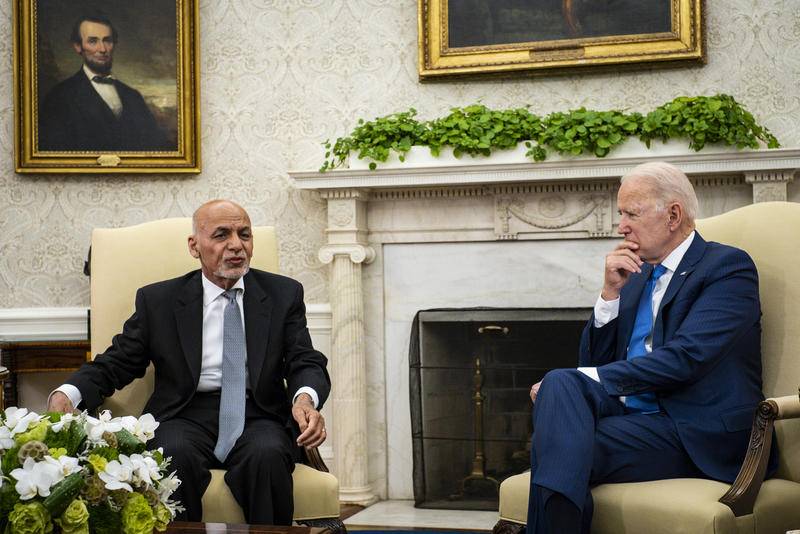 6月25日，美国总统拜登在白宫会见阿富汗总统阿什拉夫·加尼。 图源：CFP